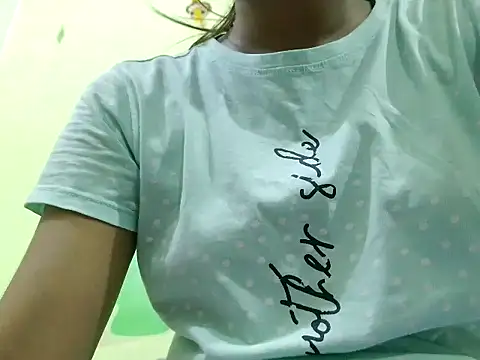 Snapshot of Madhuri_cute_kaur chatting on 07-19-26, 11:03 Madhuri cute kaur online show from 07-19-26, 11:03