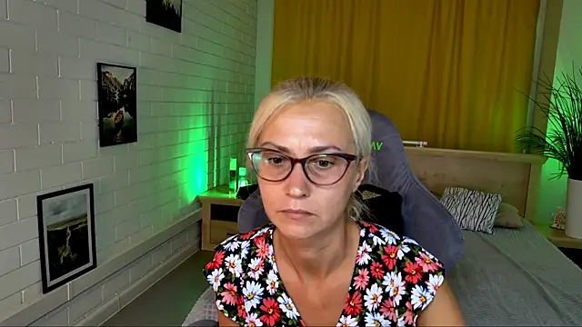 Snapshot of RondaGrinz chatting on 07-08-26, 01:59 RondaGrinz online show from 07-08-26, 01:59