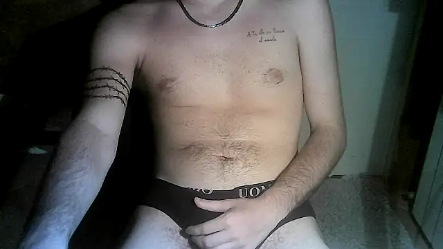 Snapshot of tino3444 chatting on 07-08-26, 08:57 tino3444 online show from 07-08-26, 08:57