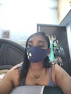 Snapshot of Dhaarani-cam chatting on 07-14-26, 04:06 Dhaarani-cam online show from 07-14-26, 04:06