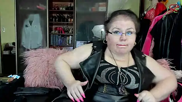 Snapshot of KaryQueen chatting on 02-13-25, 04:11 KaryQueen online show from 02-13-25, 04:11