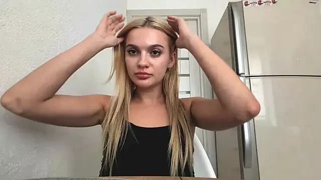 Snapshot of Karadelavine chatting on 07-09-26, 04:44 Karadelavine online show from 07-09-26, 04:44