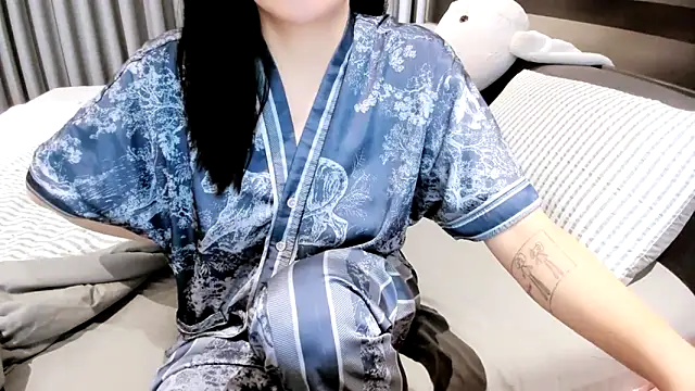 Snapshot of SungkyunnKwan chatting on 02-13-25, 04:17 SungkyunnKwan online show from 02-13-25, 04:17