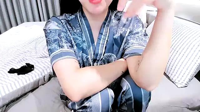 Snapshot of SungkyunnKwan chatting on 02-17-25, 08:26 SungkyunnKwan online show from 02-17-25, 08:26