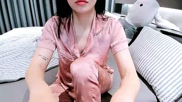 Snapshot of SungkyunnKwan chatting on 02-19-25, 03:49 SungkyunnKwan online show from 02-19-25, 03:49