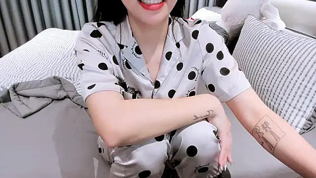 Snapshot of SungkyunnKwan chatting on 02-24-25, 01:24 SungkyunnKwan online show from 02-24-25, 01:24