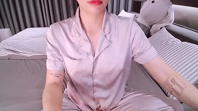 Snapshot of SungkyunnKwan chatting on 11-18-25, 04:00 SungkyunnKwan online show from 11-18-25, 04:00