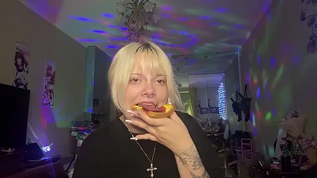 Snapshot of SusannAlai chatting on 07-12-26, 07:27 SusannAlai online show from 07-12-26, 07:27