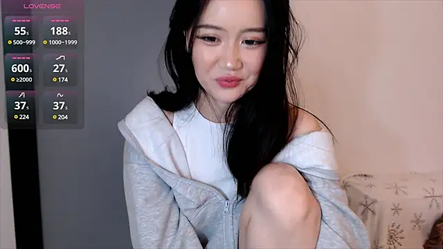 Snapshot of AmiliYan chatting on 01-15-25, 10:38 AmiliYan online show from 01-15-25, 10:38