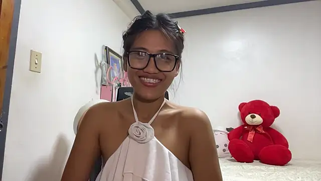 Snapshot of LulaVanorder chatting on 07-15-26, 11:26 LulaVanorder online show from 07-15-26, 11:26