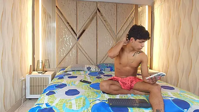Snapshot of Young_Boys chatting on 07-14-26, 01:50 Young Boys online show from 07-14-26, 01:50
