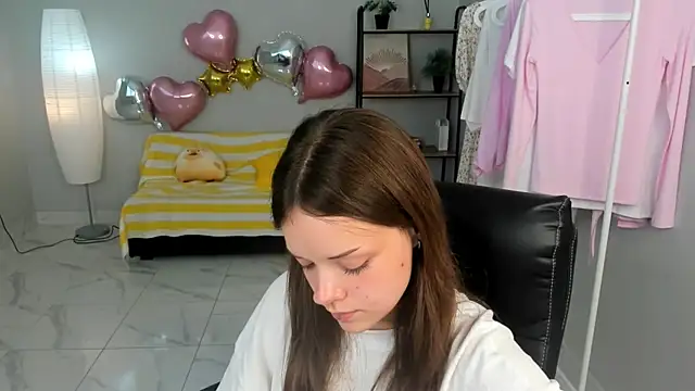 Snapshot of DeniseWilson chatting on 07-22-26, 11:13 DeniseWilson online show from 07-22-26, 11:13
