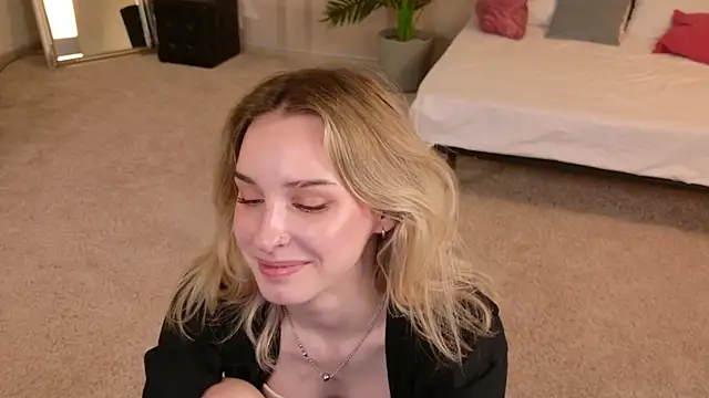 Snapshot of Eva_Mitchell chatting on 07-17-26, 02:02 Eva Mitchell online show from 07-17-26, 02:02