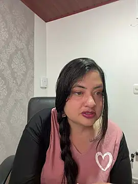 Snapshot of Antonella_Bernal chatting on 07-15-26, 02:11 Antonella Bernal online show from 07-15-26, 02:11