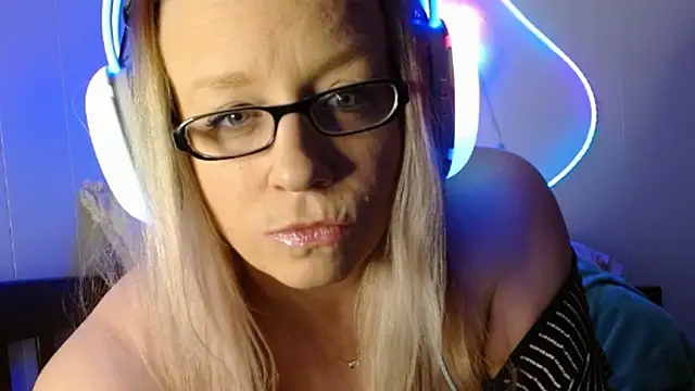 Snapshot of XxMs_StarzxX chatting on 01-23-25, 01:19 XxMs StarzxX online show from 01-23-25, 01:19