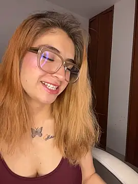 Snapshot of SweetSussy_ chatting on 07-30-26, 04:00 SweetSussy online show from 07-30-26, 04:00