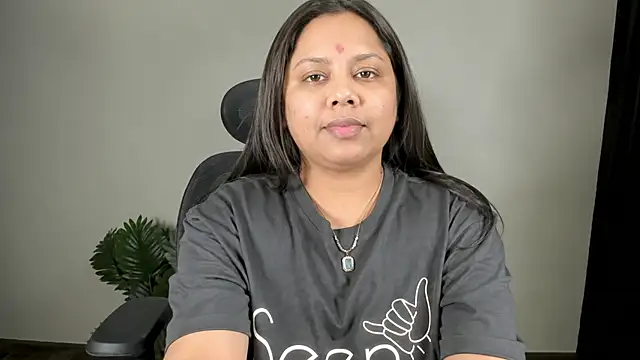 Snapshot of Varsha-here chatting on 07-17-26, 06:46 Varsha-here online show from 07-17-26, 06:46