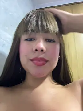 Snapshot of coral_tre chatting on 07-25-26, 02:31 coral tre online show from 07-25-26, 02:31