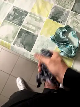 swissboy22 online show from 10-22-25, 02:06