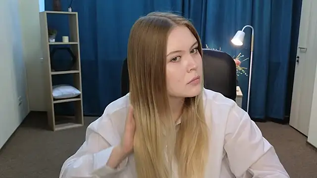Snapshot of HortensiaHall chatting on 07-24-26, 03:48 HortensiaHall online show from 07-24-26, 03:48