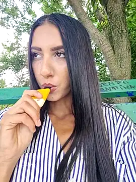 Snapshot of Andreea_C chatting on 07-25-26, 11:52 Andreea C online show from 07-25-26, 11:52