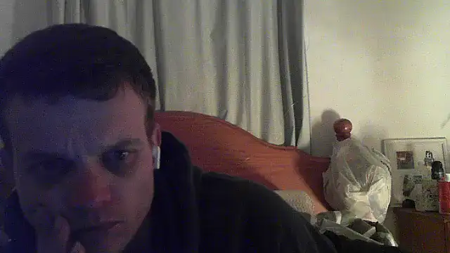 Snapshot of UncratedFatigue chatting on 07-31-26, 04:17 UncratedFatigue online show from 07-31-26, 04:17
