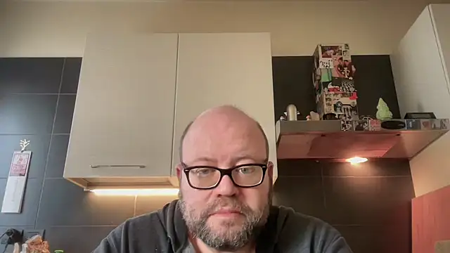 Snapshot of theitalianbear chatting on 02-15-26, 10:25 theitalianbear online show from 02-15-26, 10:25