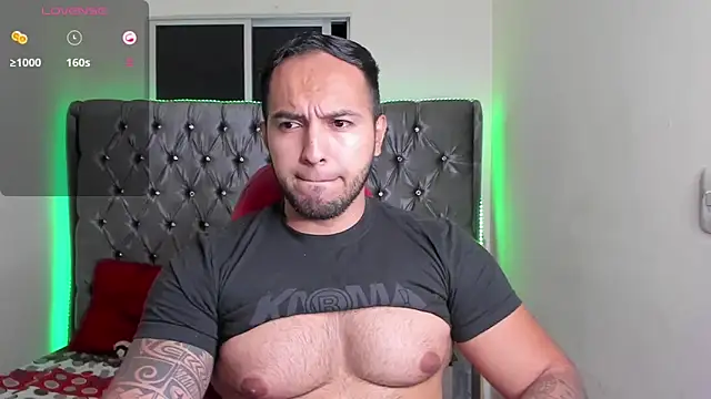 Snapshot of mrloganfuck1 chatting on 06-01-26, 06:15 mrloganfuck1 online show from 06-01-26, 06:15