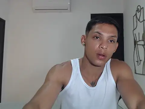 Snapshot of braddhott_ chatting on 08-01-26, 09:25 braddhott online show from 08-01-26, 09:25