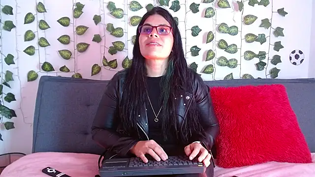 Snapshot of isabella_black1 chatting on 08-03-26, 10:24 isabella black1 online show from 08-03-26, 10:24