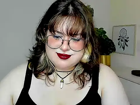 Snapshot of OpheliaLush chatting on 08-04-26, 05:43 OpheliaLush online show from 08-04-26, 05:43