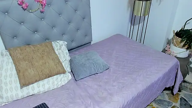 Snapshot of IsabellaReinaa chatting on 07-31-26, 12:37 IsabellaReinaa online show from 07-31-26, 12:37