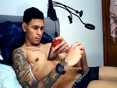 Snapshot of Thiago23cm78 chatting on 08-08-26, 05:09 Thiago23cm78 online show from 08-08-26, 05:09