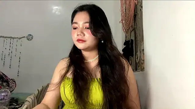 Snapshot of YasminMunir chatting on 08-02-26, 05:39 YasminMunir online show from 08-02-26, 05:39