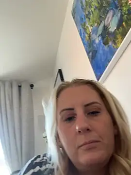 Snapshot of Elegant_Erin chatting on 08-03-26, 11:26 Elegant Erin online show from 08-03-26, 11:26