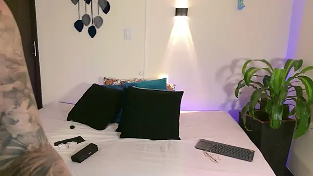 Snapshot of VainillaSecret chatting on 08-01-26, 01:43 VainillaSecret online show from 08-01-26, 01:43