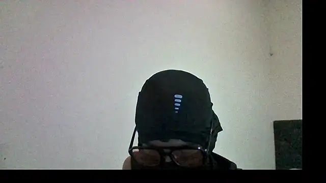 Snapshot of Camil0on chatting on 08-08-26, 04:25 Camil0on online show from 08-08-26, 04:25