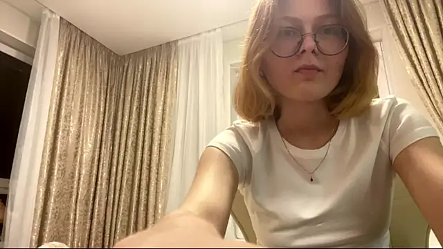 Snapshot of ViennaKiss chatting on 08-07-26, 11:45 ViennaKiss online show from 08-07-26, 11:45