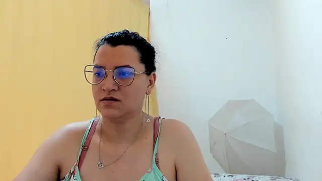 Snapshot of MARILYN_GARCIA chatting on 05-16-26, 01:43 MARILYN GARCIA online show from 05-16-26, 01:43