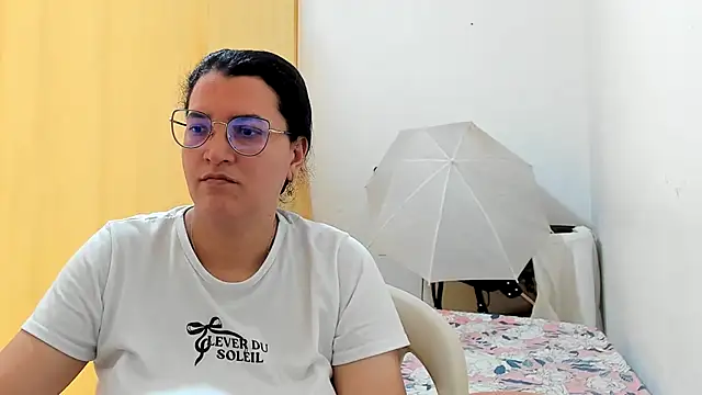 Snapshot of MARILYN_GARCIA chatting on 05-28-26, 04:26 MARILYN GARCIA online show from 05-28-26, 04:26
