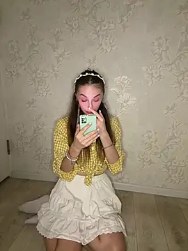 Shy Little Mia online show from 08-07-26, 06:32