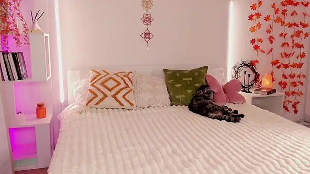 LoveJuliya online show from 11-09-25, 01:04