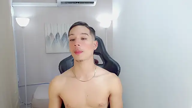 Snapshot of Flex_boyy_ chatting on 08-08-26, 04:14 Flex boyy online show from 08-08-26, 04:14