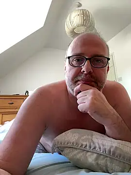 Snapshot of andyjxx chatting on 08-08-26, 12:18 andyjxx online show from 08-08-26, 12:18
