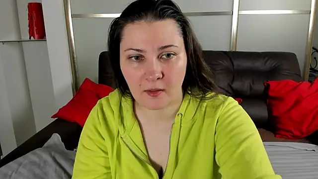 Snapshot of MarySwon chatting on 09-20-25, 12:06 MarySwon online show from 09-20-25, 12:06