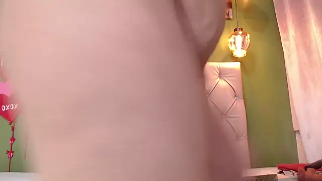 Snapshot of Tinna_Flirt chatting on 02-20-25, 08:28 Tinna Flirt online show from 02-20-25, 08:28