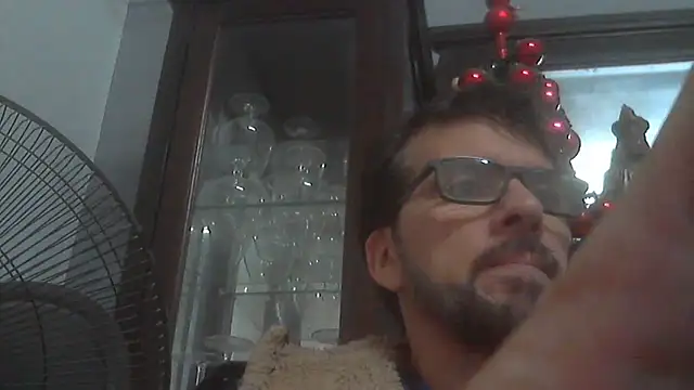 Snapshot of el_principe_hot chatting on 05-08-26, 01:33 el principe hot online show from 05-08-26, 01:33