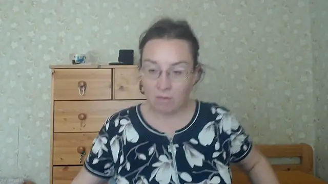 Snapshot of Smart_Rose chatting on 06-30-26, 08:04 Smart Rose online show from 06-30-26, 08:04