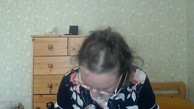 Snapshot of Smart_Rose chatting on 07-11-26, 01:47 Smart Rose online show from 07-11-26, 01:47