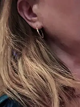 Snapshot of Natali_UA chatting on 03-04-25, 01:17 Natali UA online show from 03-04-25, 01:17